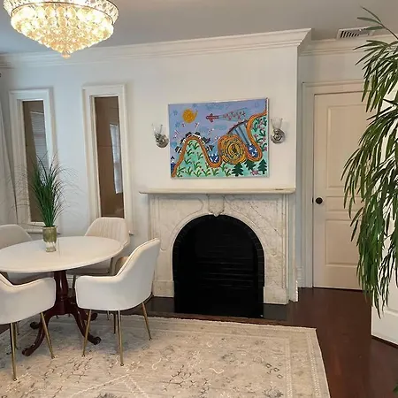 C&J Signature Stays Downtown Apartment